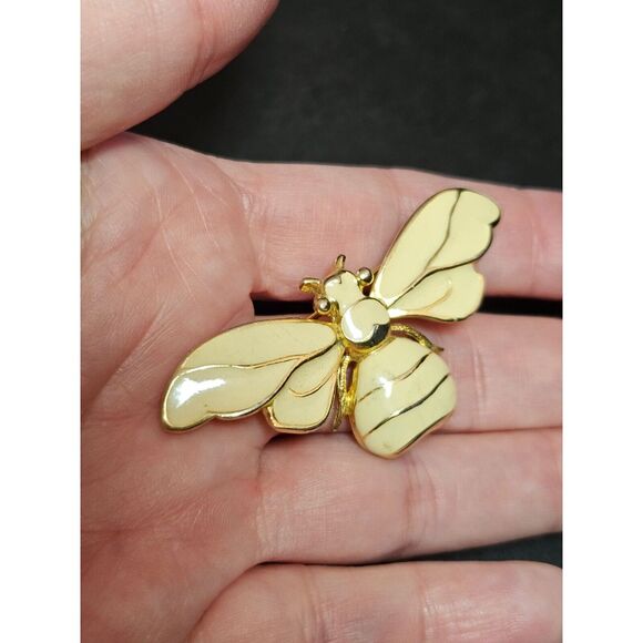 *Sale* Vintage gold tone cream bee brooch - Picture 5 of 11
